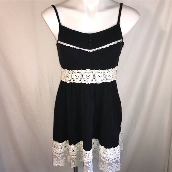 Hot Topic Black & White Lace Dress - Picture 4 of 7